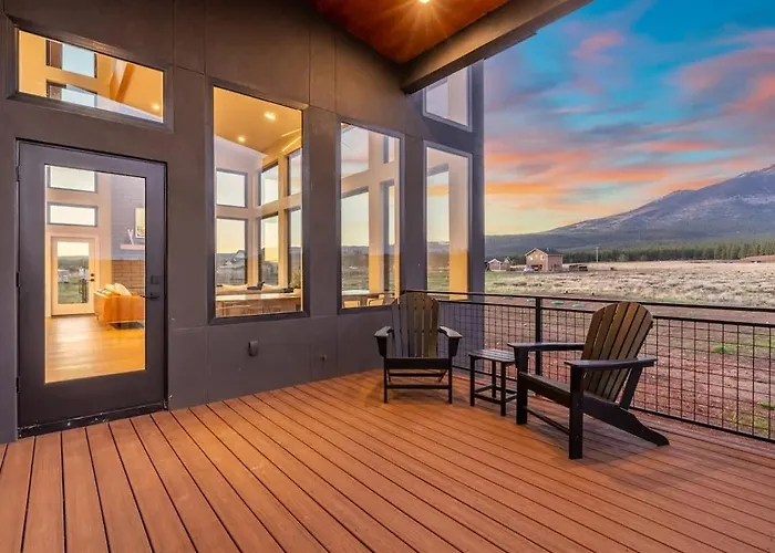 The Bluebird Jacuzzi Sleeps 26 Flagstaff