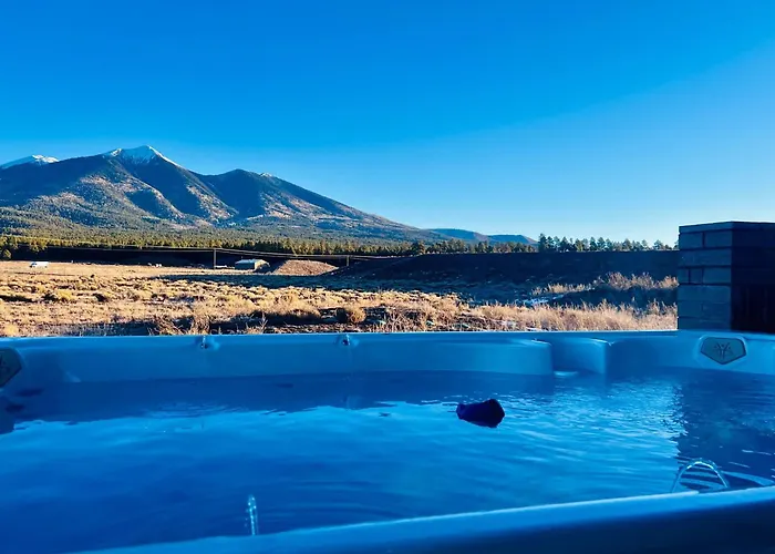 The Bluebird Jacuzzi Sleeps 26 *
