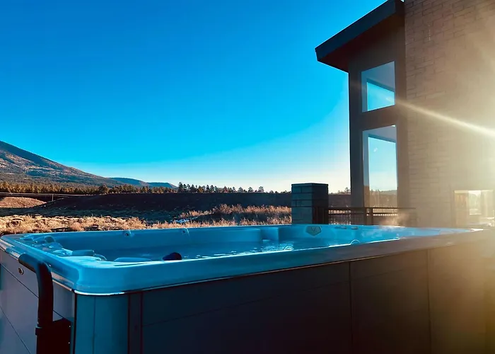 Holiday home The Bluebird Jacuzzi Sleeps 26 *