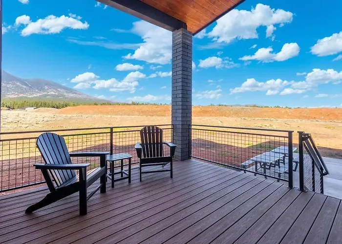 The Bluebird Jacuzzi Sleeps 26 Holiday home Flagstaff
