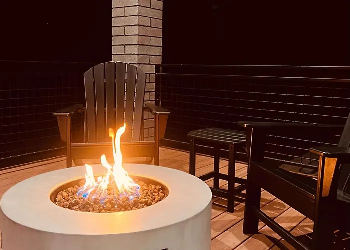 The Bluebird Jacuzzi Sleeps 26 Flagstaff