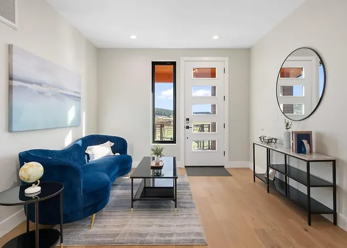 The Bluebird Jacuzzi Sleeps 26