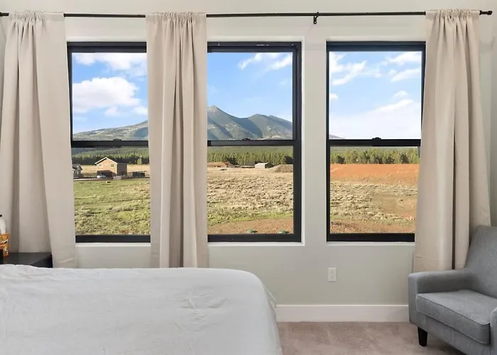 The Bluebird Jacuzzi Sleeps 26 Holiday home