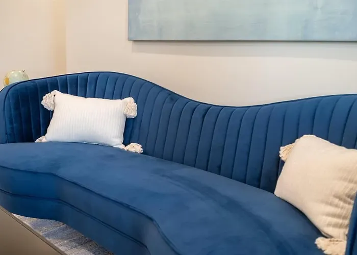 The Bluebird Jacuzzi Sleeps 26