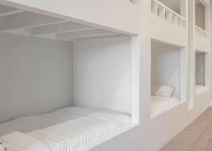 The Bluebird Jacuzzi Sleeps 26