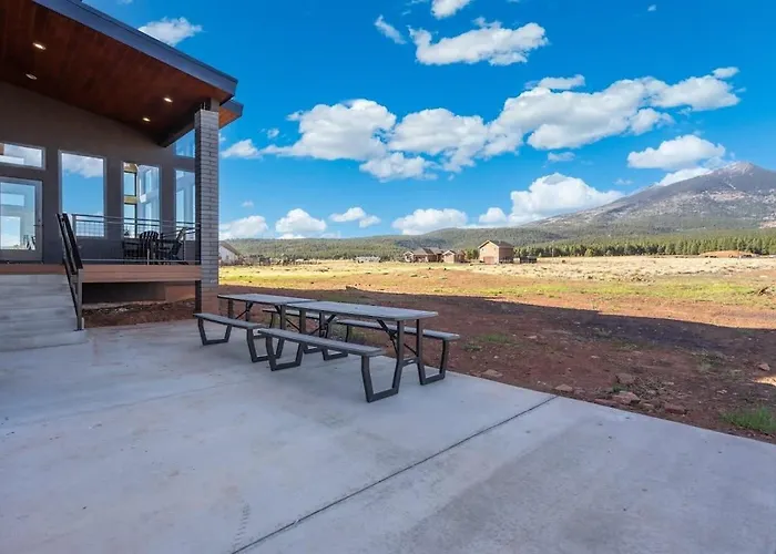 The Bluebird Jacuzzi Sleeps 26 Flagstaff