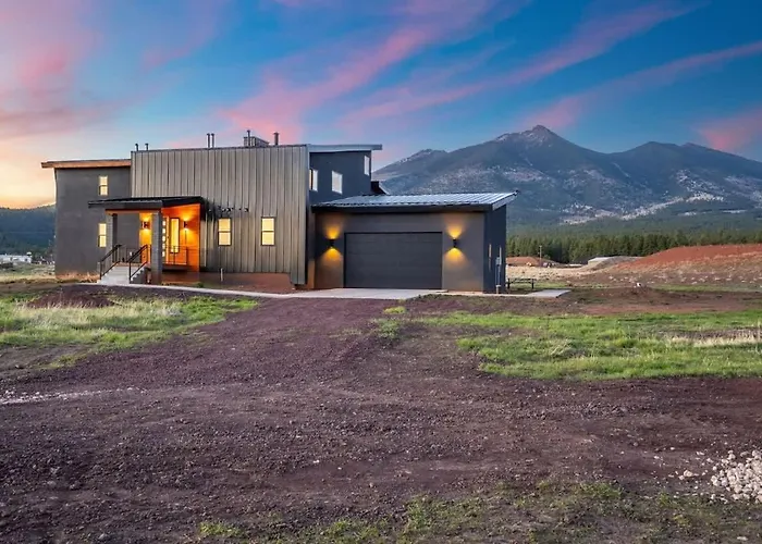 Holiday home The Bluebird Jacuzzi Sleeps 26 Flagstaff