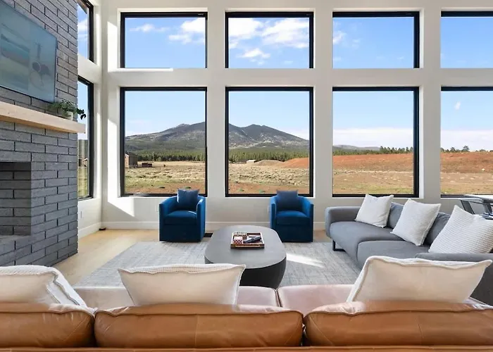 The Bluebird Jacuzzi Sleeps 26 *