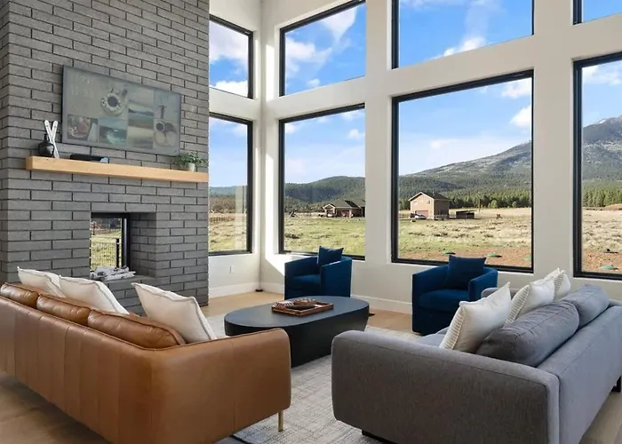 Holiday home The Bluebird Jacuzzi Sleeps 26 *